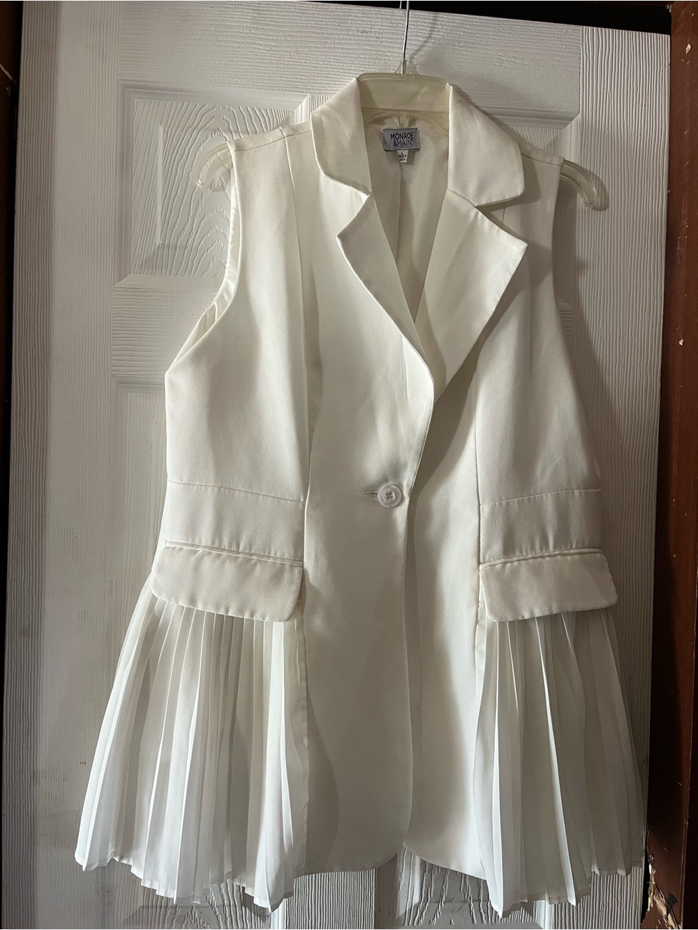 Monroe & Main White Sleeveless Blazer Vest Pleated Peplum Large Like New